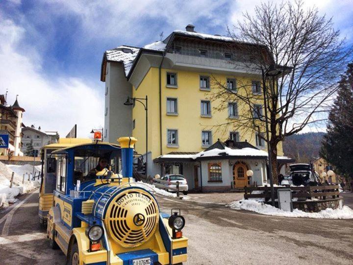 Hotel Vittoria Фольгарія Екстер'єр фото