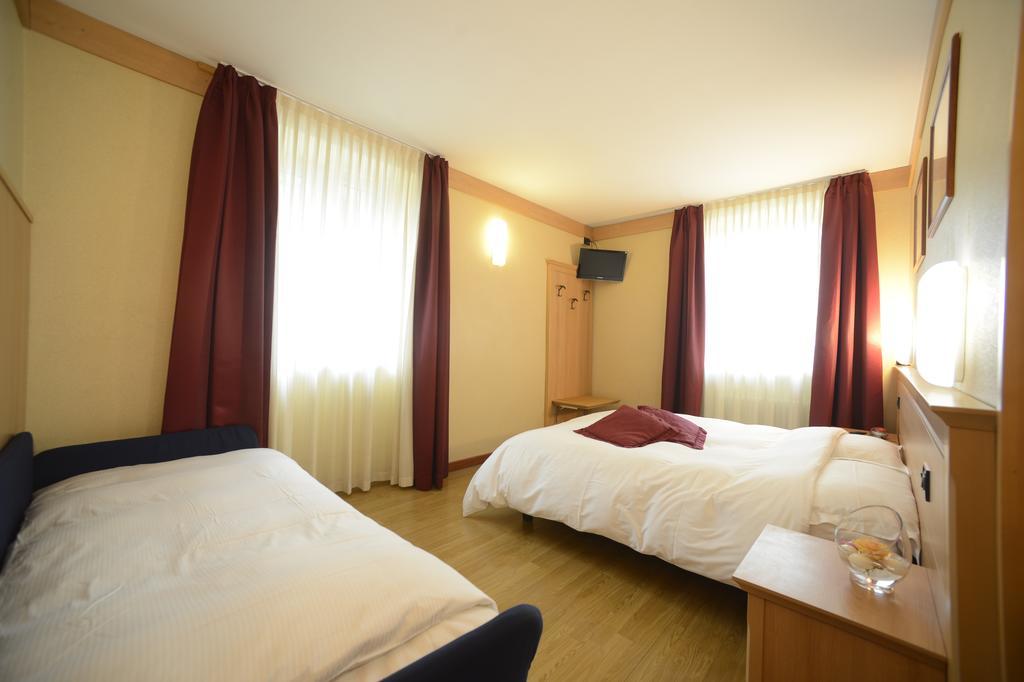 Hotel Vittoria Фольгарія Номер фото