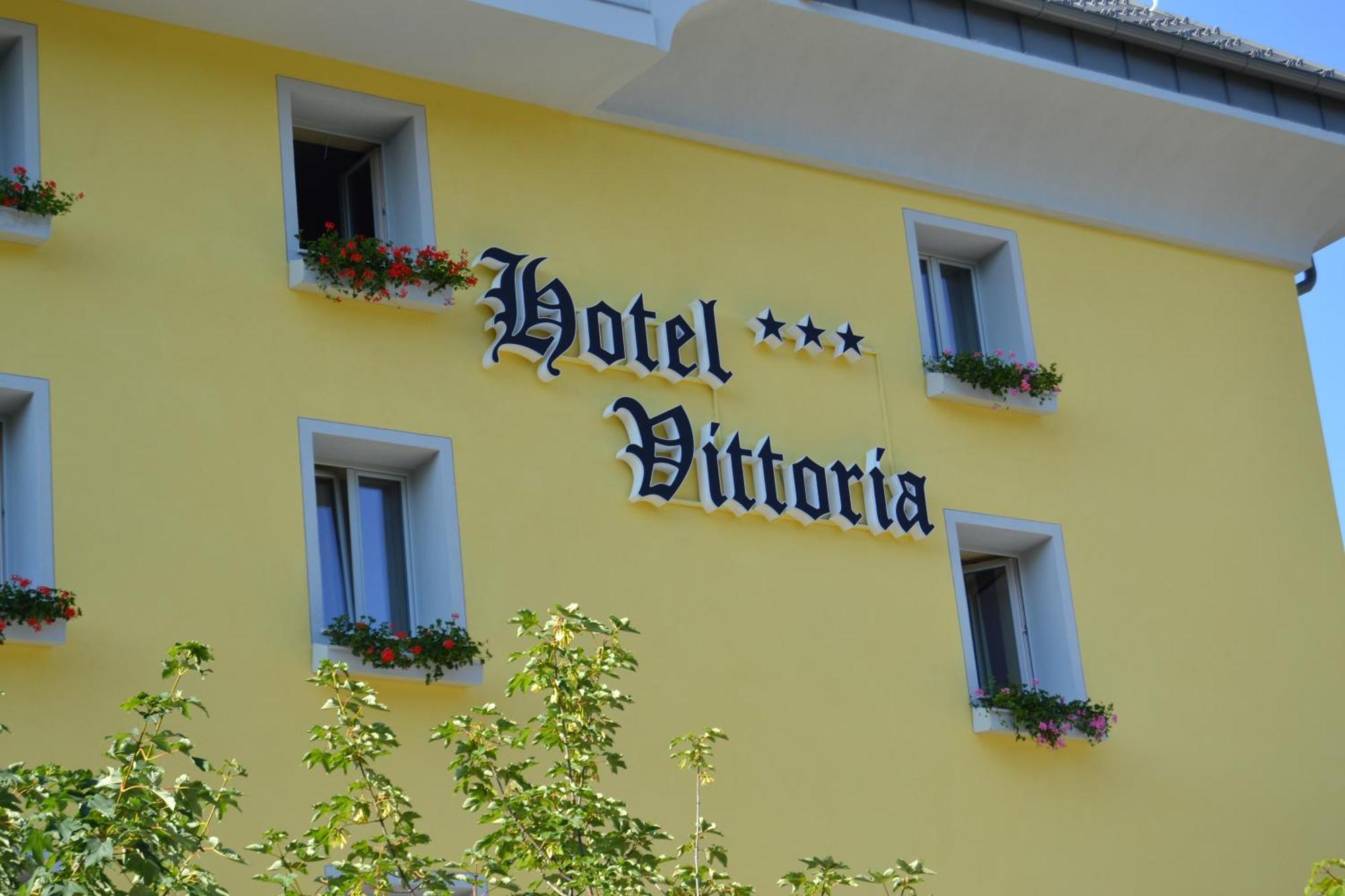 Hotel Vittoria Фольгарія Екстер'єр фото