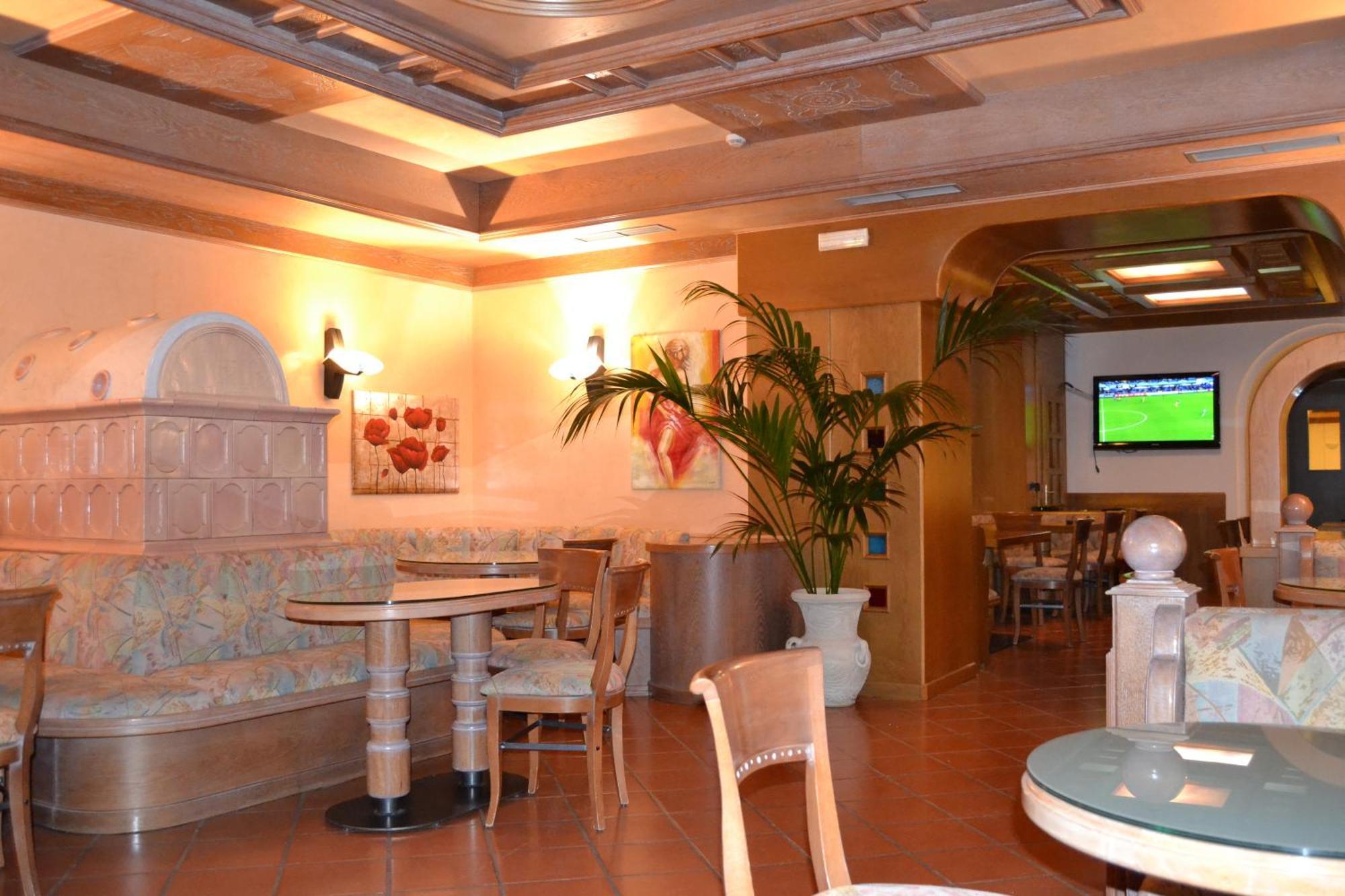 Hotel Vittoria Фольгарія Екстер'єр фото