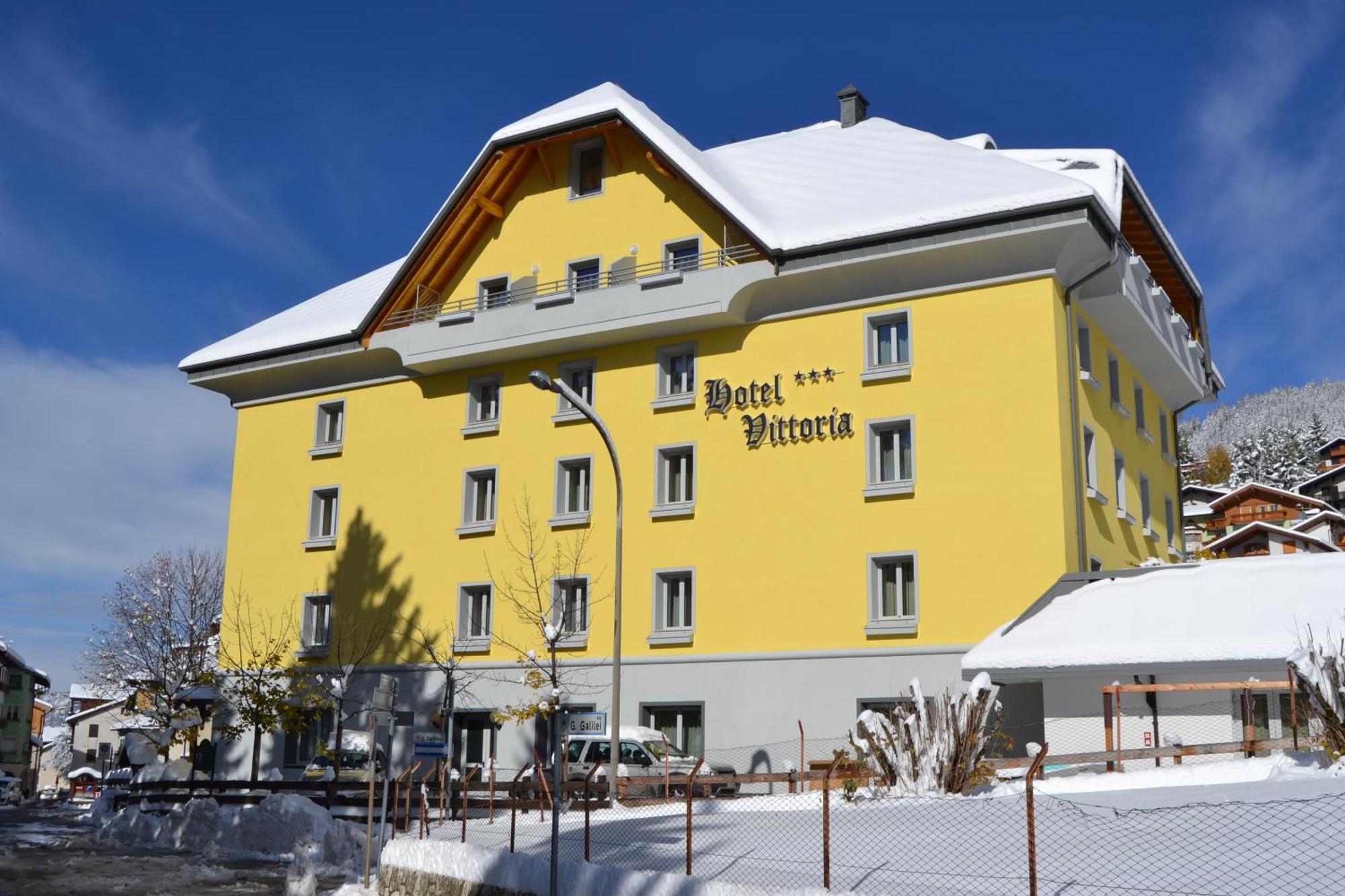 Hotel Vittoria Фольгарія Екстер'єр фото