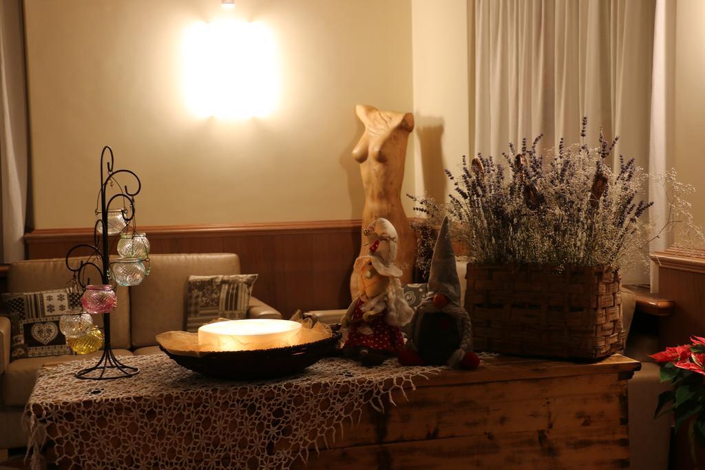 Hotel Vittoria Фольгарія Екстер'єр фото