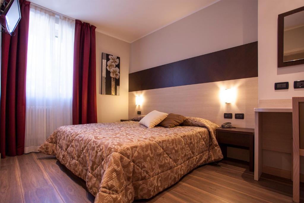 Hotel Vittoria Фольгарія Номер фото