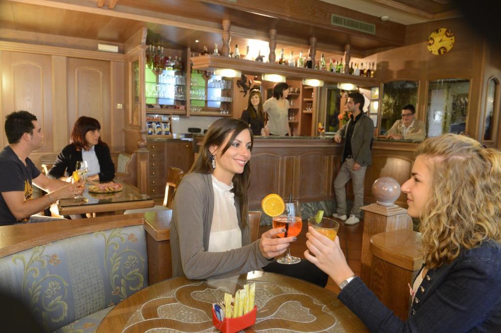 Hotel Vittoria Фольгарія Екстер'єр фото