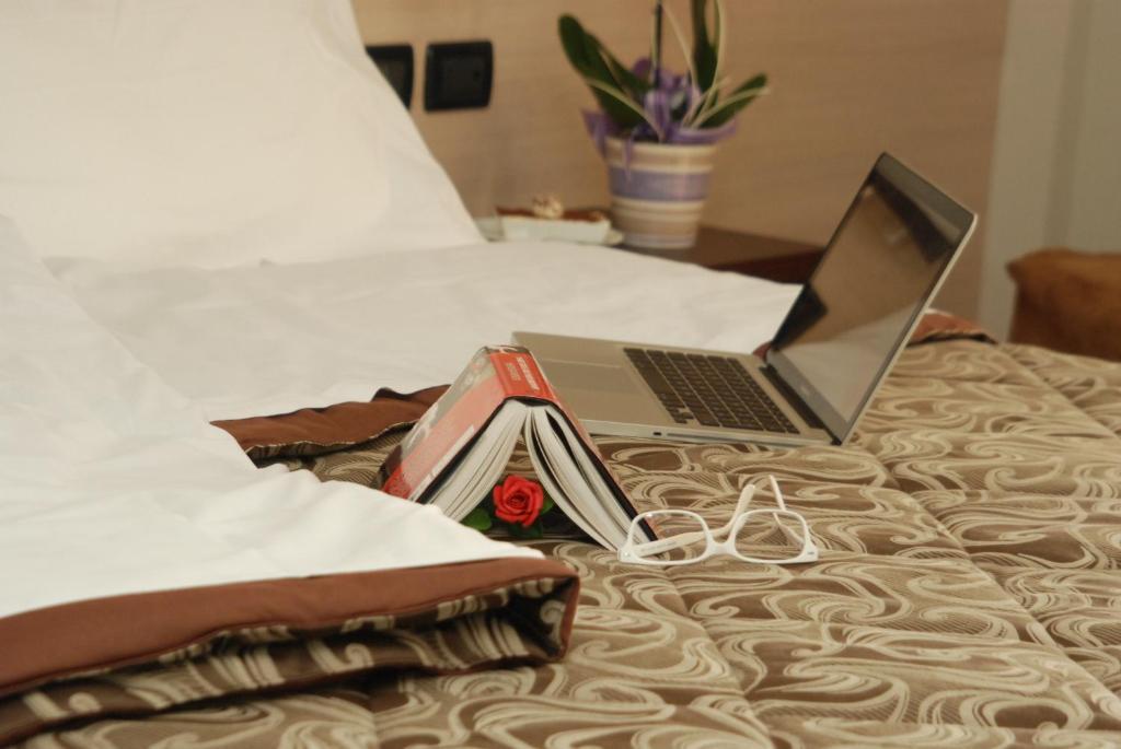 Hotel Vittoria Фольгарія Номер фото