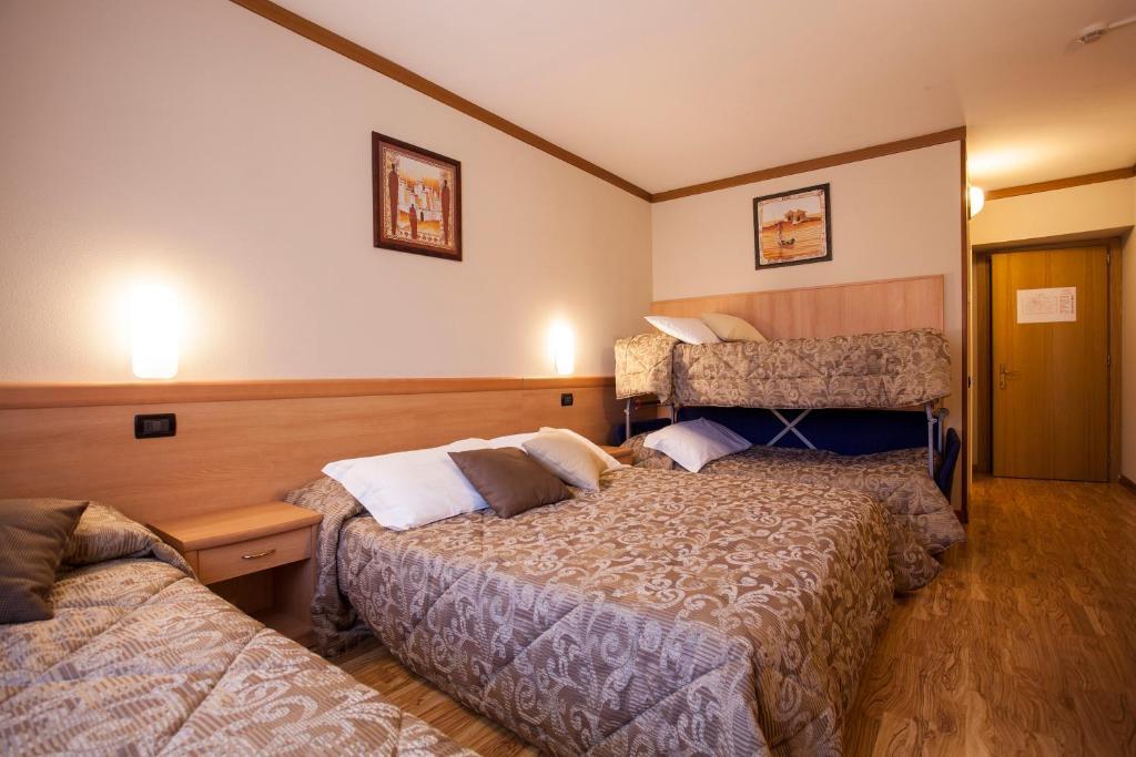 Hotel Vittoria Фольгарія Номер фото