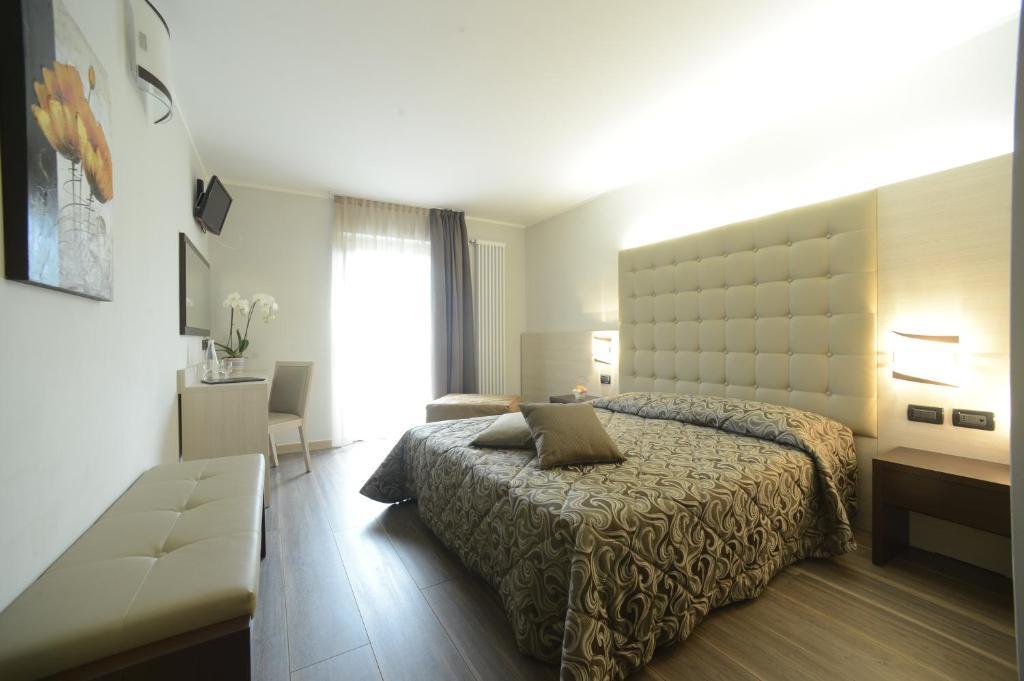 Hotel Vittoria Фольгарія Номер фото