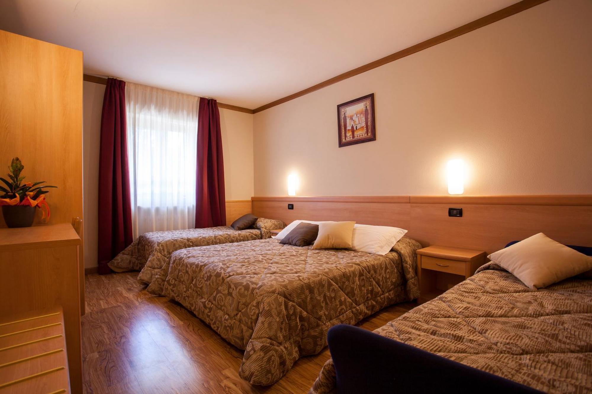 Hotel Vittoria Фольгарія Екстер'єр фото